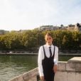 Sasha Meneghel usou vestido preto com camisa social e gravata para a Valentino