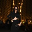 Gaby Lucianno apostou na tendência do capuz para a Paris Fashion Week 2023
