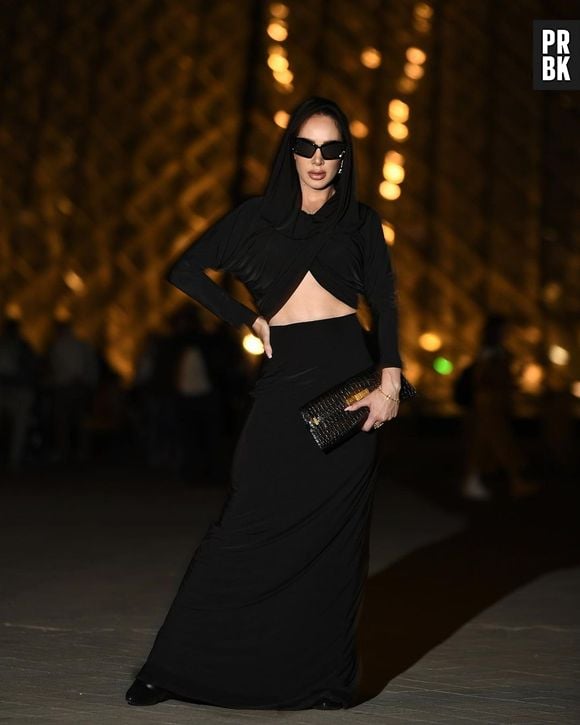 Gaby Lucianno apostou na tendência do capuz para a Paris Fashion Week 2023