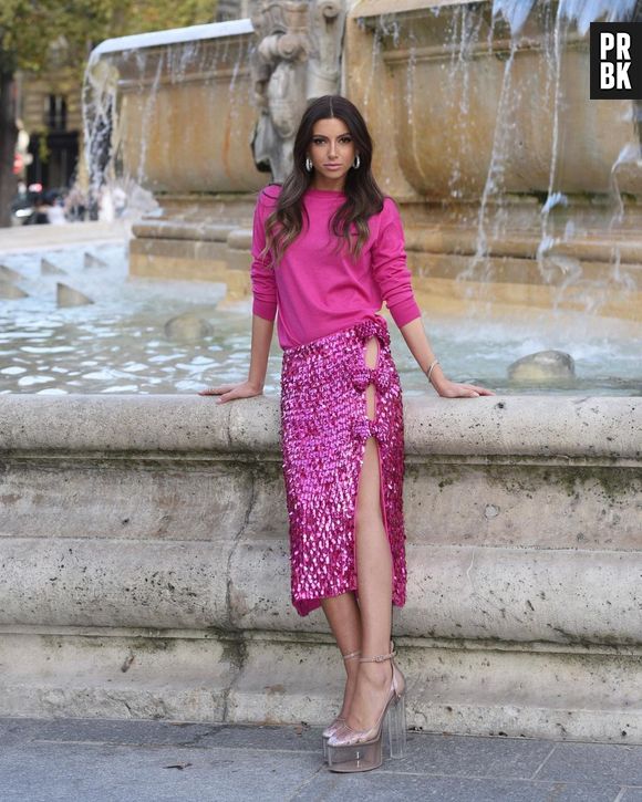 Victoria Hamuche all pink nas ruas de Paris