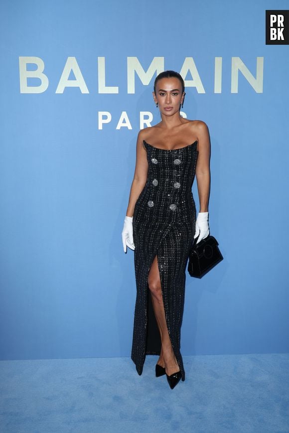 Silvia Braz deslumbrante em desfile da Balmain na Paris Fashion Week 2023
