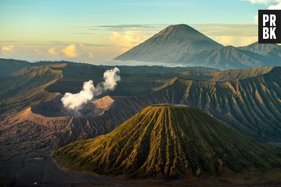 Jogar vacas no Monte Bromo, na Indonésia, é um ritual de origem antiga