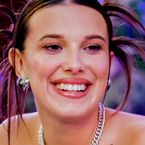 Rosto de Millie Bobby Brown impressiona por acnes e atriz de "Stranger Things" pede ajuda