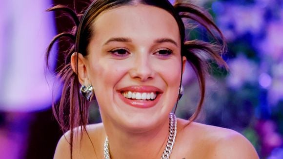 Rosto de Millie Bobby Brown impressiona por acnes e atriz de "Stranger Things" pede ajuda