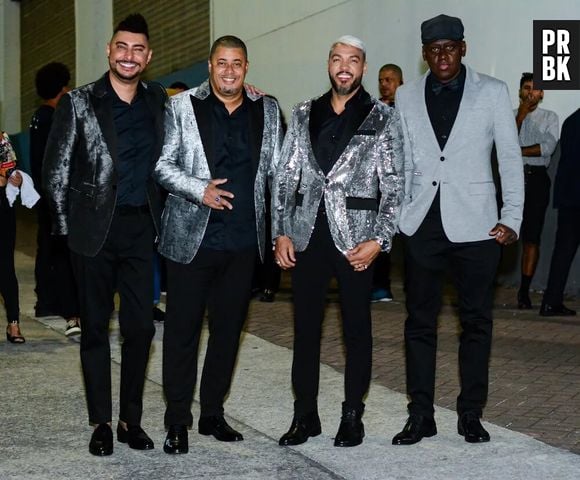 Belo e o grupo Soweto estavam impecáveis no Prêmio Multishow 2023 com looks prata