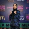 O blazer estamapdo azul e preto de Veigh para o Prêmio Multishow 2023 estava maravilhoso