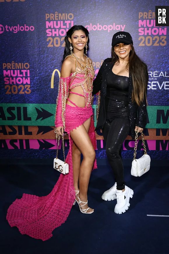 Wenny Isa usou look rosa super brilhante e com recortes enquanto Darlin Ferrattry apostou no all black para o Prêmio Multishow 2023