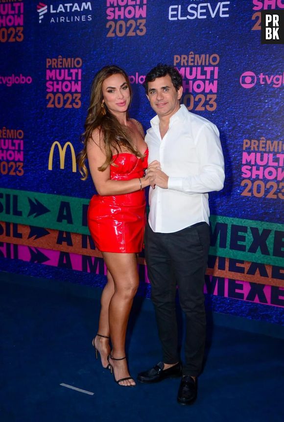 Nicole Bahls também apostou no vermelho ao lado de Marcelo Viana no Prêmio Multishow 2023