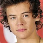 Harry Styles é flagrado de cabeça raspada! Relembre os cabelos que o astro já teve