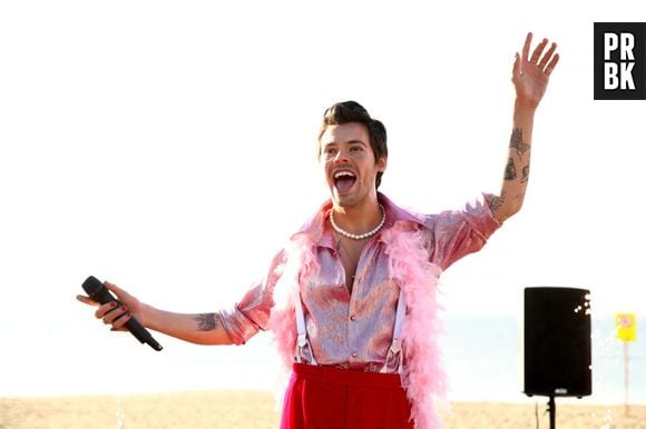 Na Era "Watermelon Sugar", vimos Harry Styles apostar num visual mais retrô