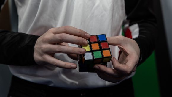 O novo recorde mundial do cubo de Rubik é de 3,134 segundos. E foi perfeitamente registrado em vídeo