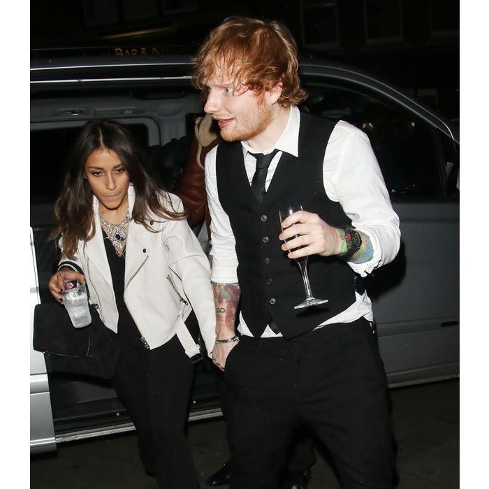  Ed Sheeran chegando na festa com sua namorada, Athina 