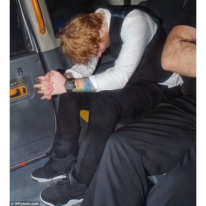  Ed Sheeran bem malz&amp;atilde;o no p&amp;oacute;s-festa do BRIT Awards 2015 