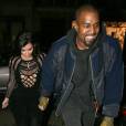  Kanye West era s&oacute; sorrisos com sua mulher, Kim Kardashian, na festa do BRIT Awards 2015 