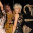  Rita Ora tamb&eacute;m marcou presen&ccedil;a na festa do BRIT Awards 2015 