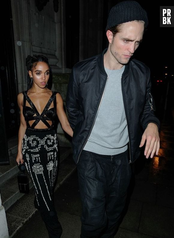 Robert Pattinson e sua namorada, FKA Twigs, também estavam na festa do BRIT Awards 2015