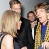 Taylor Swift conversa com Mick Jagger na festa do BRIT Awards 2015