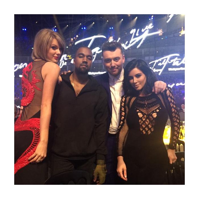  Taylor Swift com seus novos amigos Kanye West e Kim Kardashian, al&amp;eacute;m de Sam Smith, no BRIT Awards 2015 