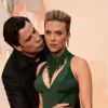 Scarlett Johansson preferia estar morta a receber um beijo de John Travolta, no tapete vermelho do Oscar 2015