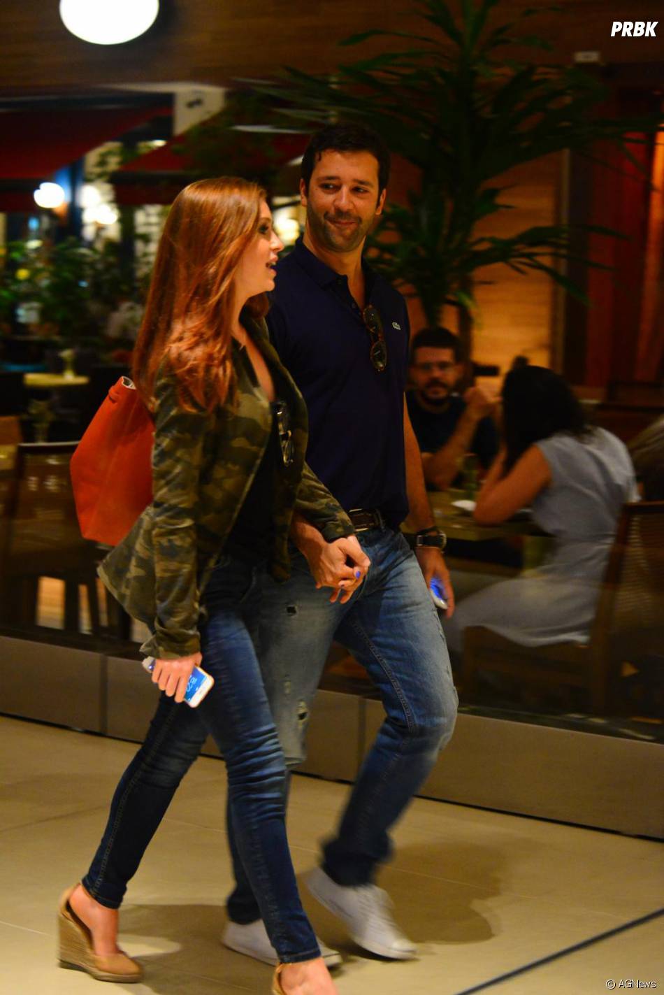 Marina Ruy Barbosa e Caio Nabuco passeiam juntos e ...