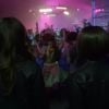 Em "The Vampire Diaries", Elena (Nina Dobrev) e Bonnie (Kat Graham) vão até uma rave atrás de Caroline (Candice Accola)