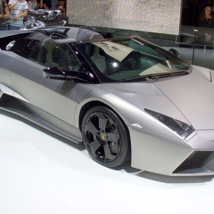  Todo amante de carro j&amp;aacute; quis ter um, Lamborghini Reventon, a m&amp;aacute;quina custa R$ 3.200.000,00 