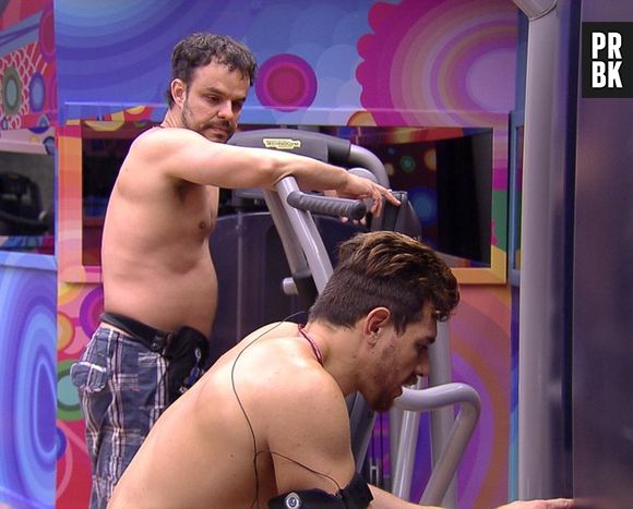 Na manhã desta terça-feira (24), Adrilles e Cézar conversam sobre o Paredão no "BBB15"
