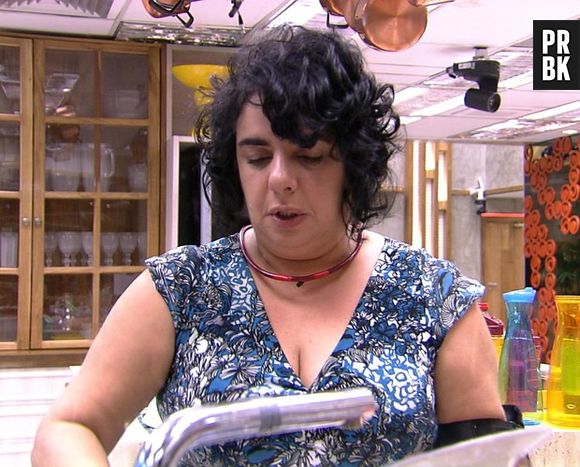 Mariza está pensantiva sobre o Paredão nesta terça-feira (24) no "BBB15"