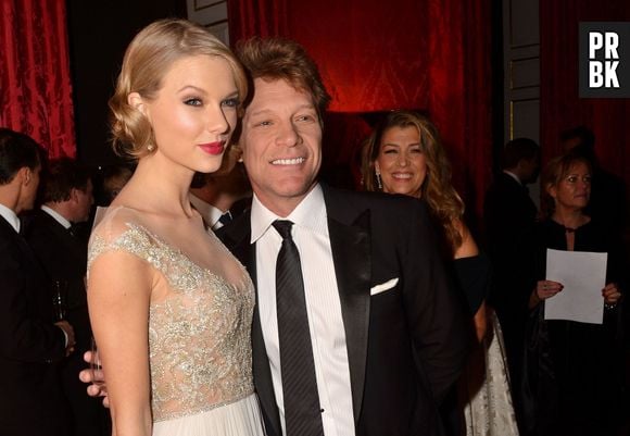 Bon Jovi posou com Taylor Swift em evento beneficente na Inglaterra