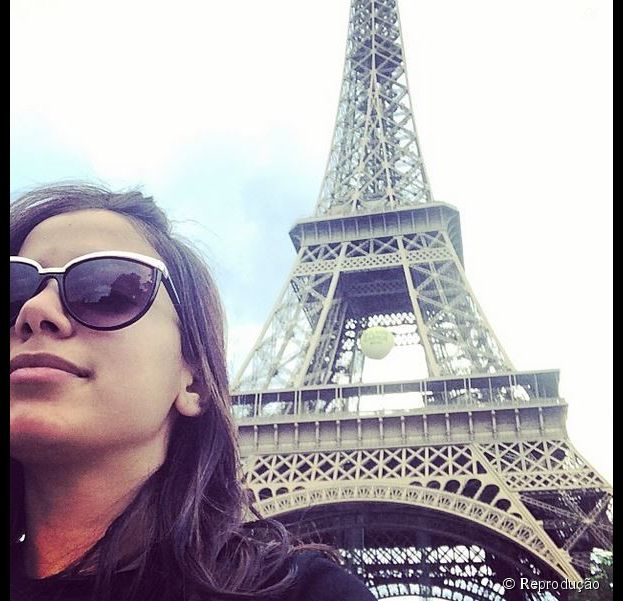 Anitta em sua primeira viagem para a Europa, clique especial com a Torre Eiffel