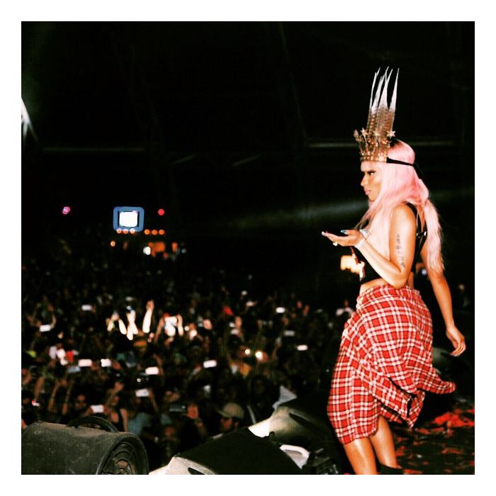  &amp;nbsp;Nicki Minaj chamando a aten&amp;ccedil;&amp;atilde;o dos f&amp;atilde;s no festival Coachella 
