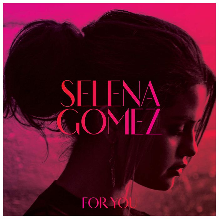 Selena Gomez recentemente lançou uma coletânea de seus maiores hits no álbum &quot;For You&quot;