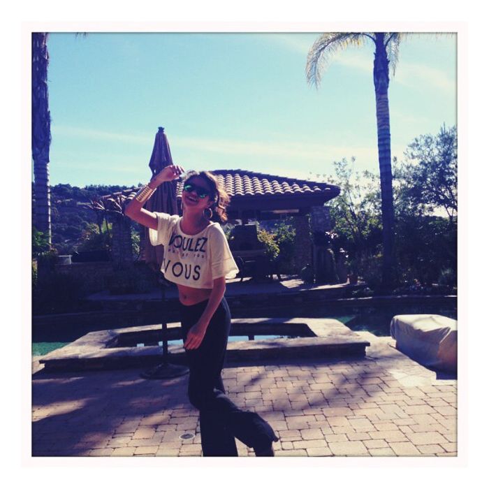 Selena Gomez compartilhou em seu Instagram que voltou pra casa e pro trabalho!