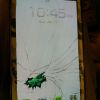 Esse papel de parede para tela de smartphone quebrado é muito fofo!