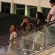  Amigas riem de brincadeira de Anitta com fot&oacute;grafos em shopping do Rio 