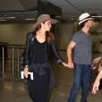  De m&atilde;os dadas e muito amor, o noivo do momento Ian Somerhalder, chega com Nikki Reed ao Brasil 
