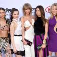 Taylor Swift chegou acompanhada das amigas no Billboard Music Awards 2015 