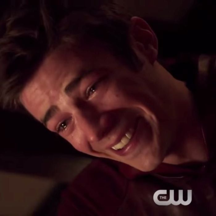 Barry (Grant Gustin) se emociona ao ver sua mãe em &quot;The Flash&quot;