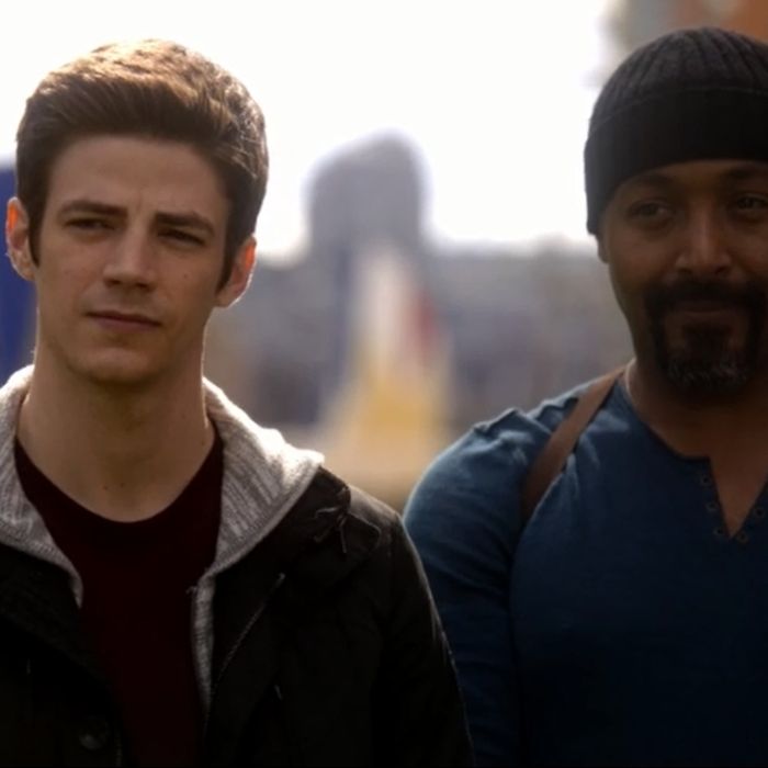  A despedida de Barry (Grant Gustin) e Joe (Jesse L. Martin) foi emocionante em &quot;The Flash&quot; 