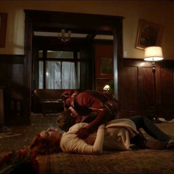  Barry (Grant Gustin) deixou sua m&amp;atilde;e morrer em &quot;The Flash&quot; 