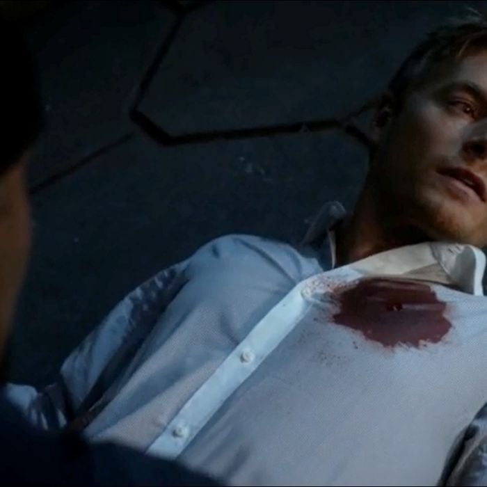  Em &quot;The Flash&quot;, Eddie (Rick Cosnett) se matou para salvar o dia 