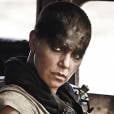  Em "Mad Max: Fury Road",&nbsp;Charlize Theron interpreta a Imperatriz Furiosa e acaba com todo mundo! 