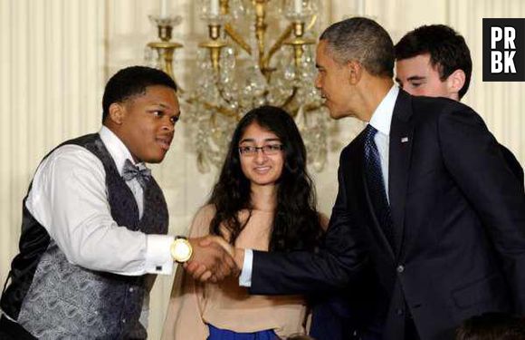 O jovem Anthony Halmon inventou uma chupeta que funciona também como termômetro