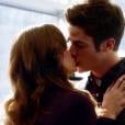 Em "The Flash", um falso Barry (Grant Gustin) até deu um beijo em Caitlin Snow (Danielle Panabaker)!