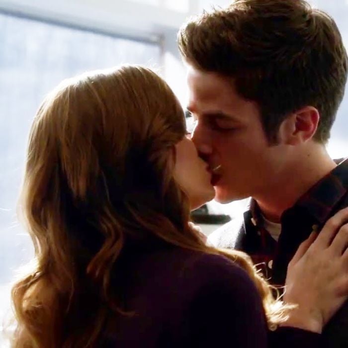 Em &quot;The Flash&quot;, um falso Barry (Grant Gustin) até deu um beijo em Caitlin Snow (Danielle Panabaker)!