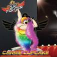 Em "Ultimate Gay Fighter", Carrie Cupcake é uma drag queen