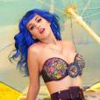  At&eacute; de cabelo azul Katy Perry fica gostosa 