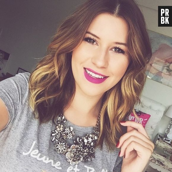 Niina Secrets chama a atenção de um delicado. Difícil não notar a beleza da loira