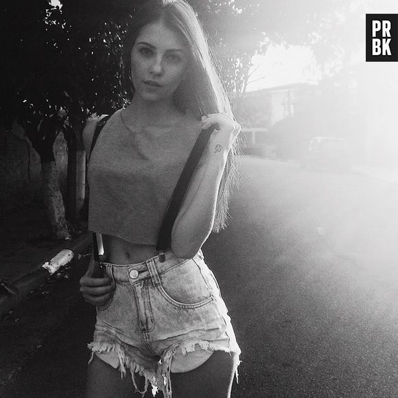 Karol Queiroz chegou há pouco tempo no Youtube, mas já encanta pela beleza