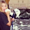 Stella Maxwell é do signo de Touro e gosta de tudo bem limpo